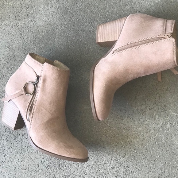 1 Left! Zipper Beige Faux Suede Heel Ankle Bootie - Picture 6 of 9